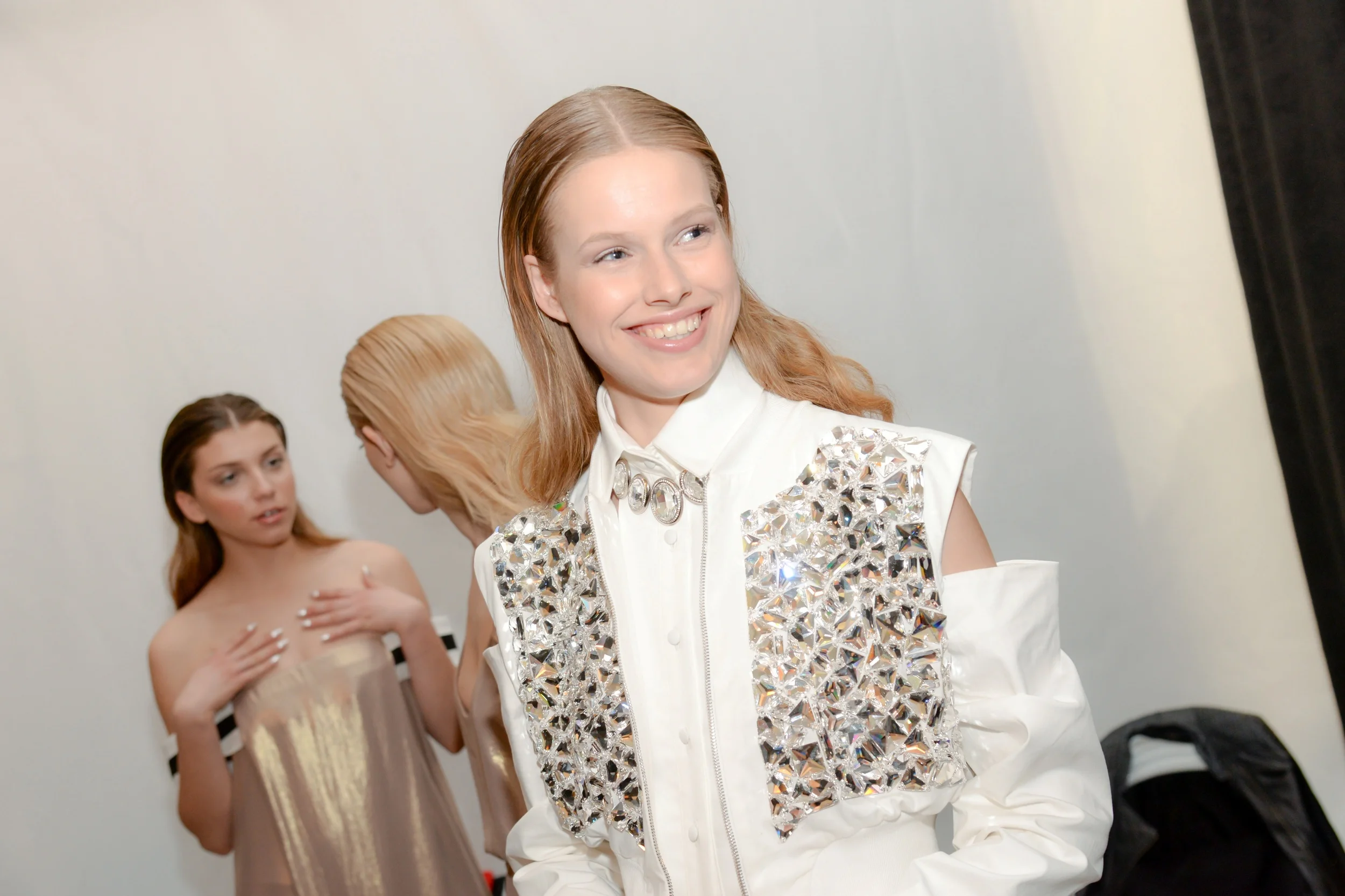 H Swarovski έδωσε λάμψη στο πιο λαμπερό catwalk του Madwalk 2016 by Aperol Spritz μέσα από τις δημιουργίες του Stelios Koudounaris