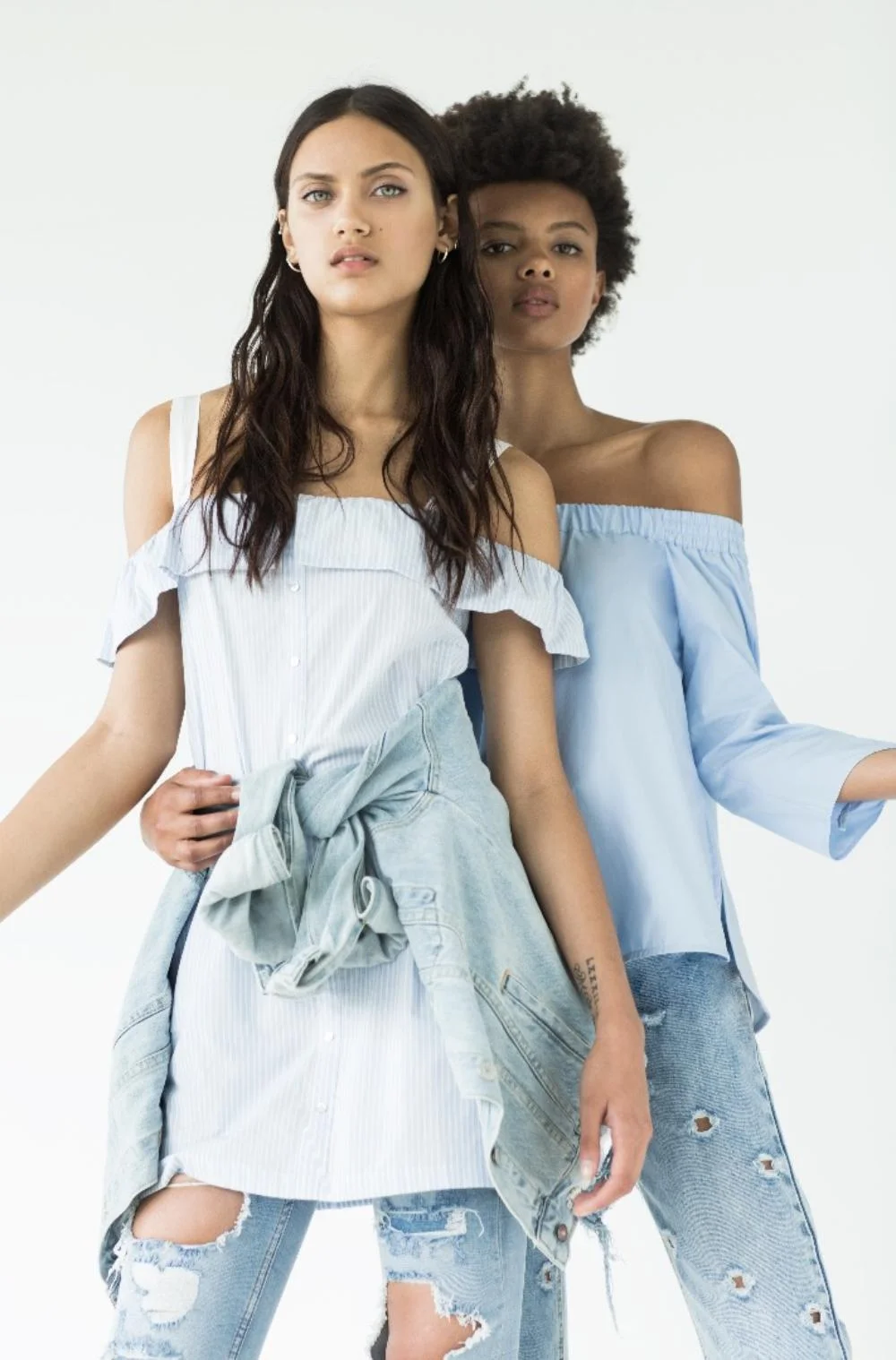 Η PULL&BEAR επαναφέρει το ύφασμα ποπλίνα σε μία νέα trendy γυναικεία συλλογή 