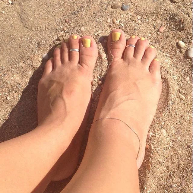 Walking on the #sand...#beach...in #banana #nails #polish must have for this #summer!☀️