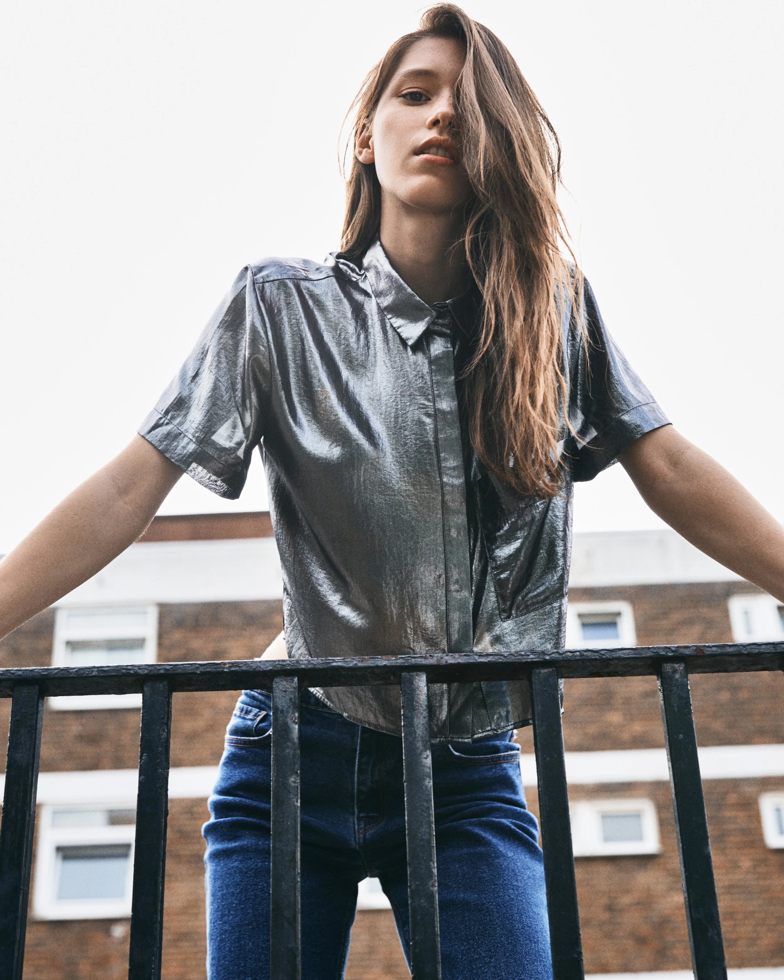  Λονδίνο & δεκαετία ’90 επιστρέφουν στην νέα γυναικεία συλλογή της Bershka για την σεζόν φθινόπωρο/χειμώνας 2016 