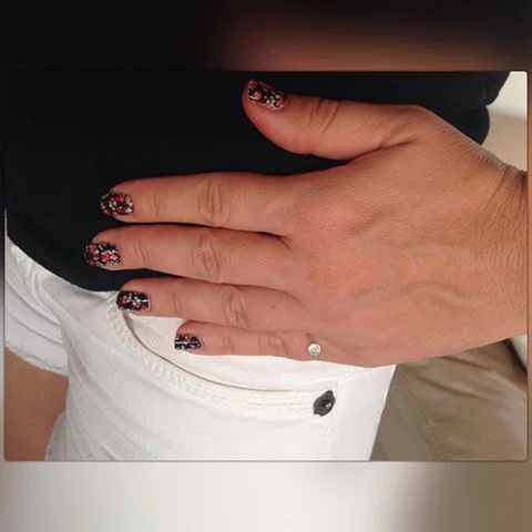 #Floral #nails in floral #mood! #nails#nailpatchart#sephora#sephoragr#instanails#styleblogger#vickysstylecom