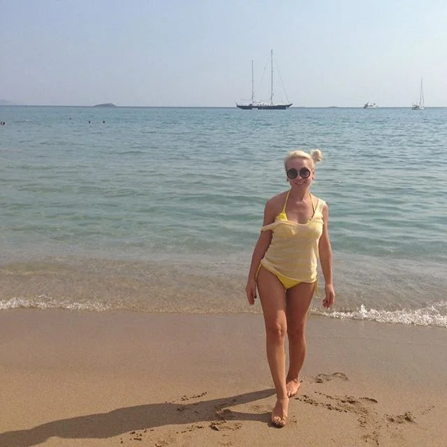 #Sea #sun #sky...walking at the beach in yellow highlights.. #footsteps #Beachlife#summer#mood#joy#love#lifestyle#style#fashion#blogger#vickysstylecom
