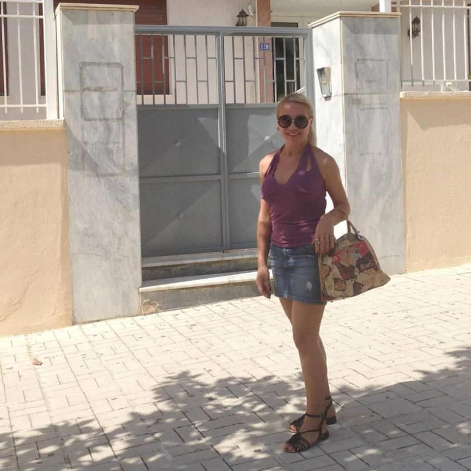 #Evening #colorful #walk ..! #eveningwalk#city#stilsumner#denim#skirt#burgundy#top#newspaperbag#colours#colors#style#streetstyle#fashion#blogge
