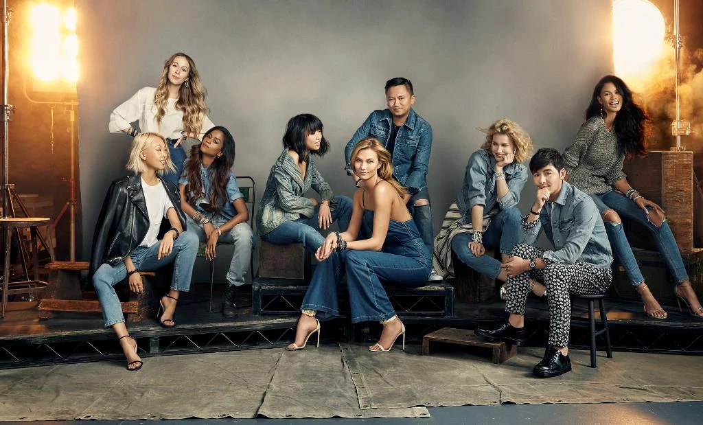 H KARLIE KLOSS είναι το κεντρικό πρόσωπο της ψηφιακής καμπάνιας ”SWAROVSKI CRYSTALDUST CREW”