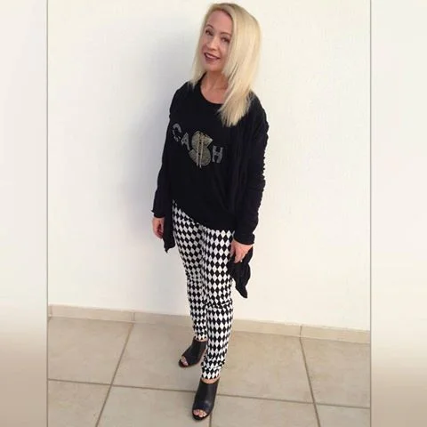 #Black+white #checked ▫️ #new #haircut by @dikaiap @epicdayspaglyf Thank you love them!😍💋 #Fall time to #refresh! #mylook#look#lookofday#ootd#style#fashion#blogger#vickysstylecom