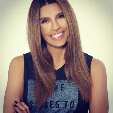 H Πόπη Τσαπανίδου μας προτείνει το τέλειο office look!