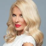 Η Ελένη Μενεγάκη φόρεσε over-the-knee boots..