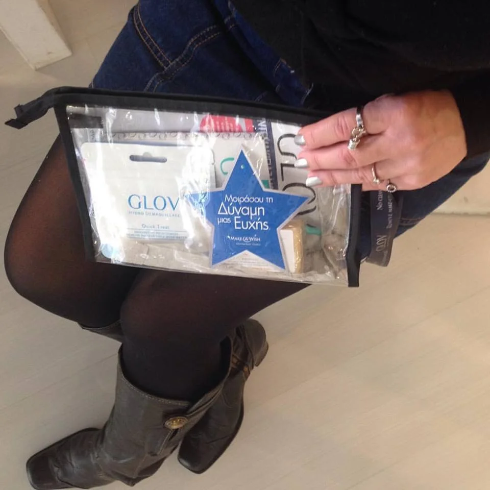 Εσείς πήρατε το @glov_gr νεσεσέρ "το δώρο αγάπης" @makeawish.greece για να πραγματοποιήσουμε τις ευχές των παιδιών ❤️ με κάθε αγορά €2 πάνε στο. #MakeAWishGreece !