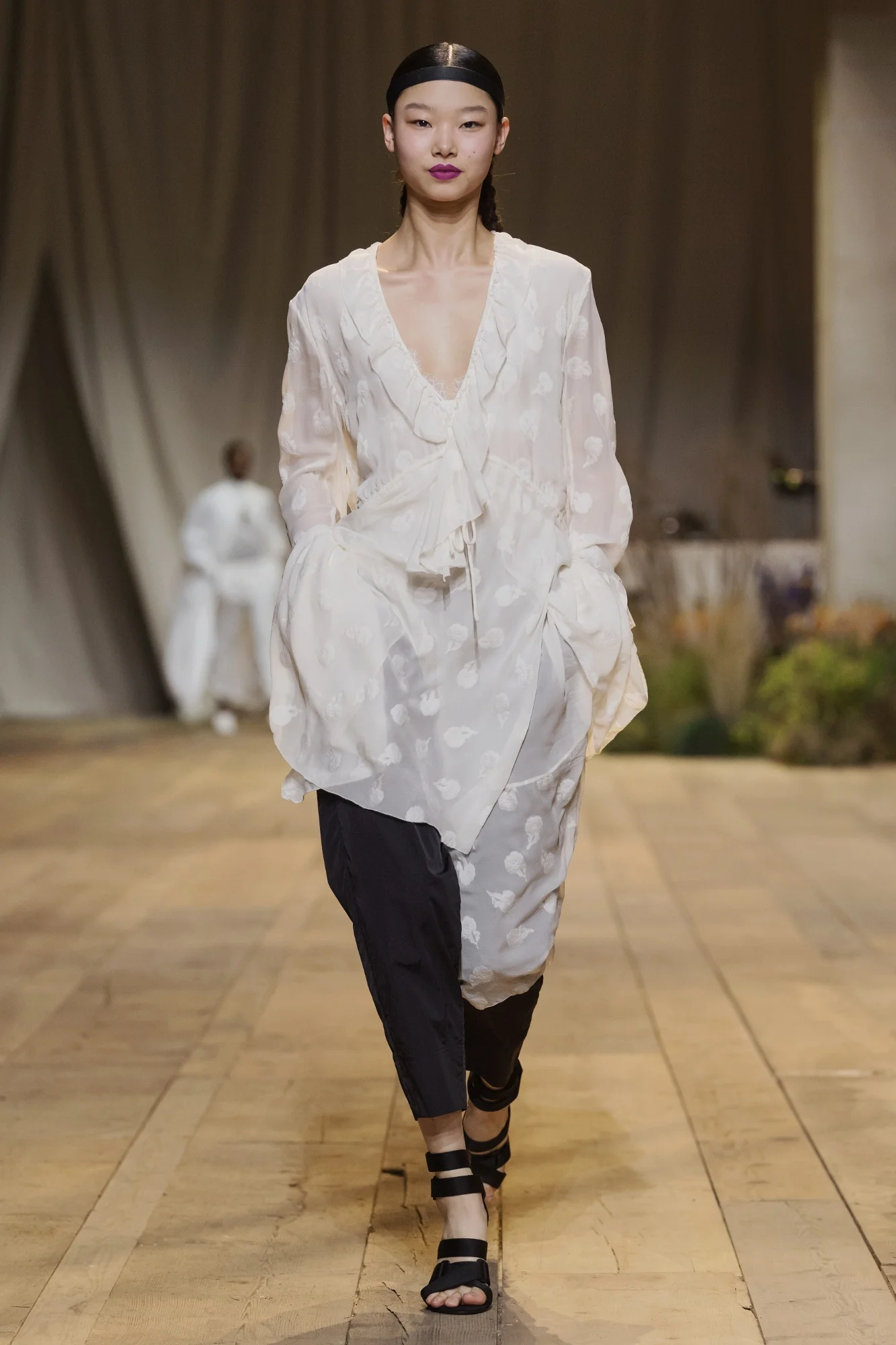 36-hm-studio-ss17-runway-yoon (1333x2000).jpg