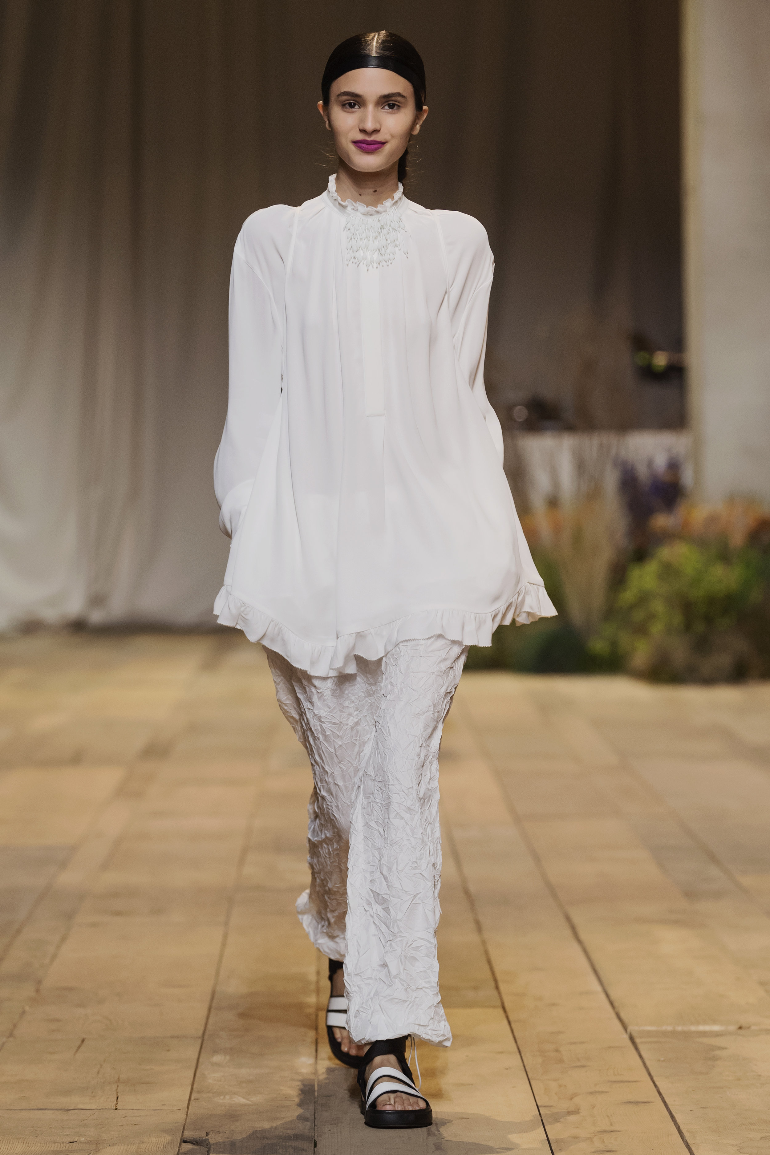 12-hm-studio-ss17-runway-aira-ferreira.jpg
