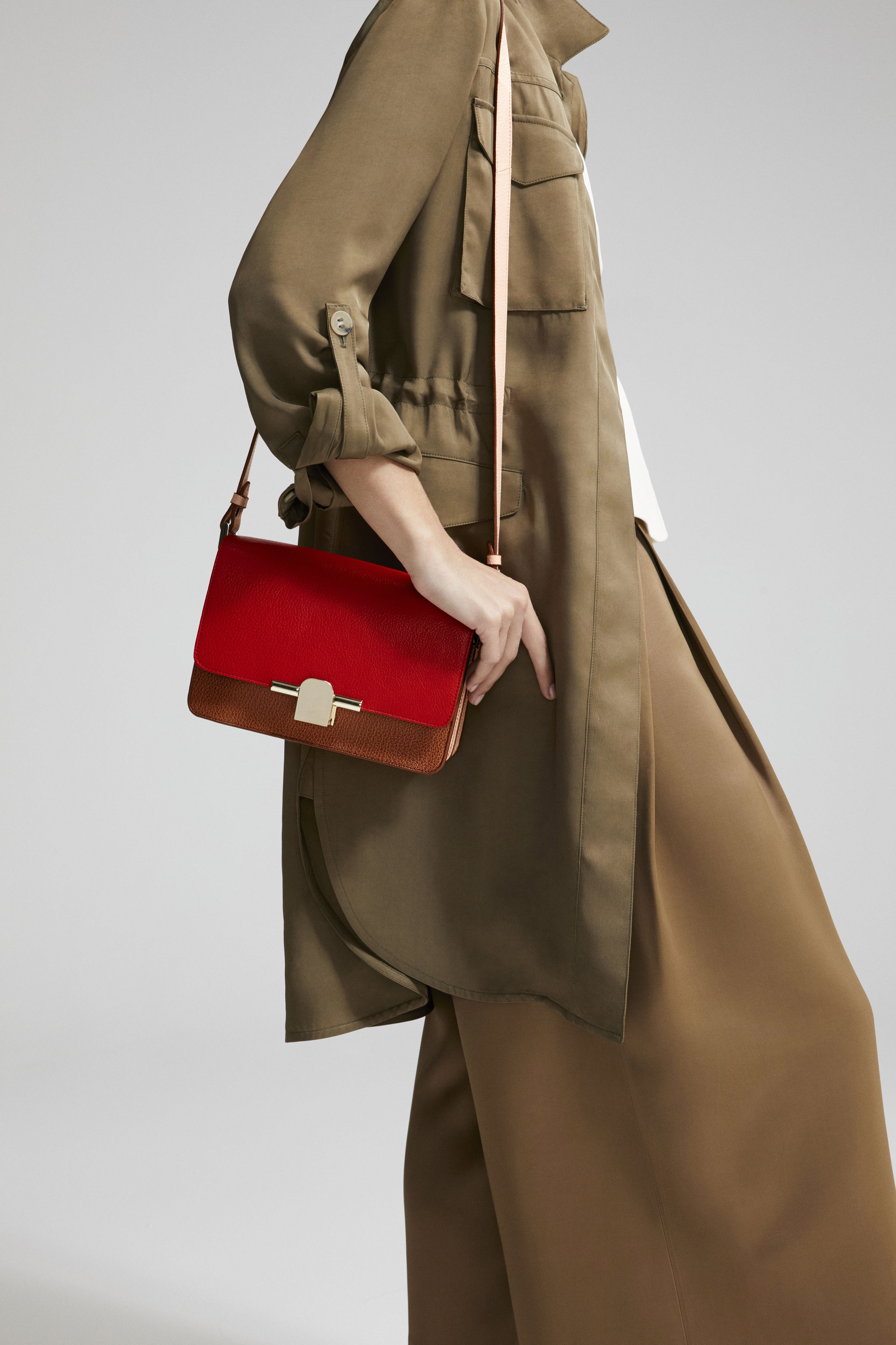 Massimo Dutti_The Iconic Bag (2).jpg