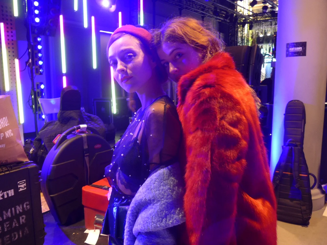 Russian_Red_y_Chloe_Wallace.JPG