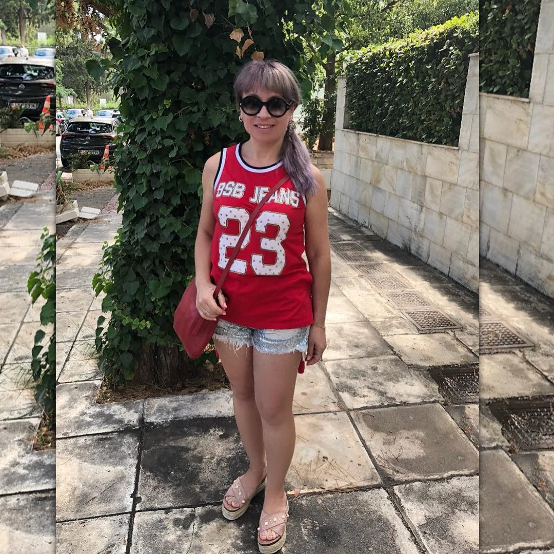 In #Red mood ...❤️ Cheers 💋