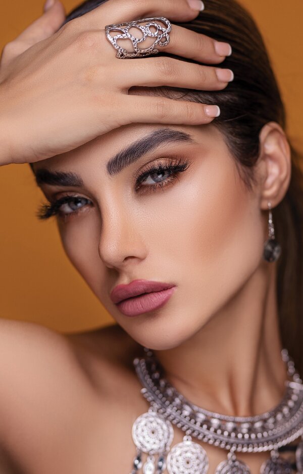 Festive Makeup Trends for 2023