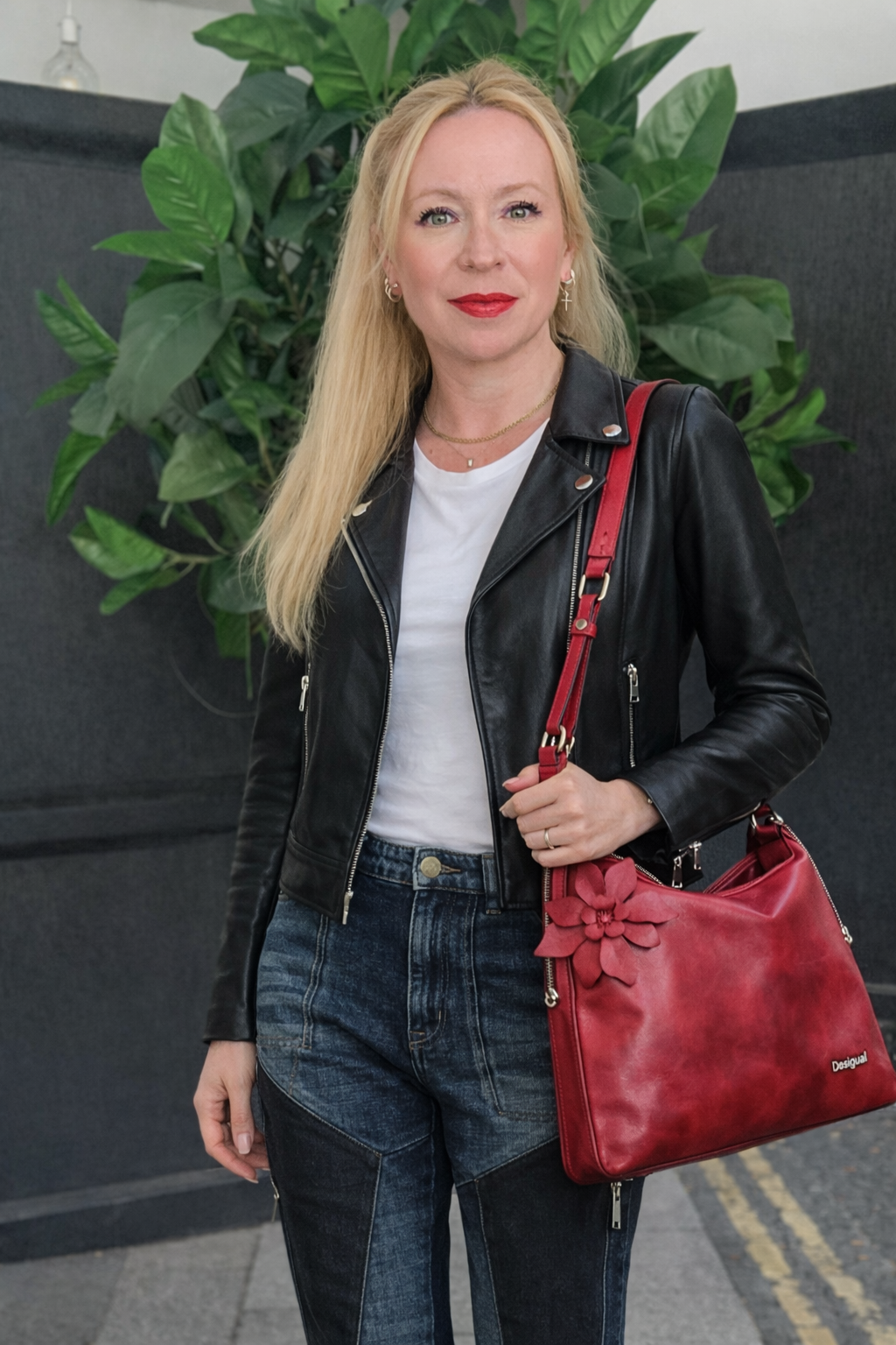 vicky-stouki-leather-jacket-patchwork-jeans-red-bag-look_b.jpg