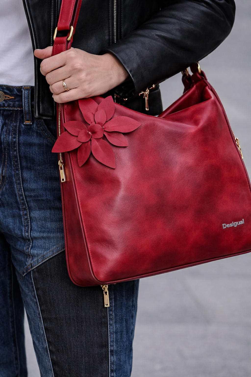 red-desigual-shoulder-bag-outfit-detail.jpg