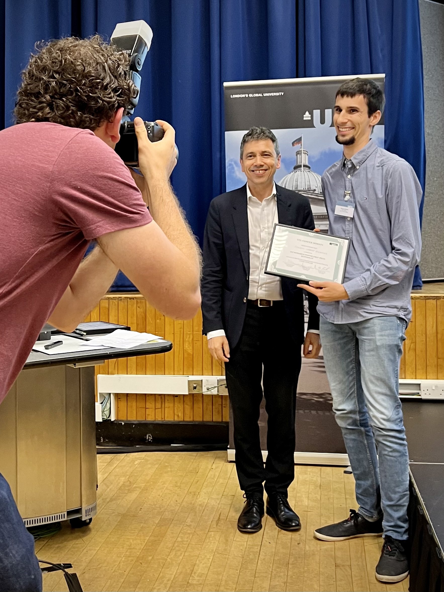  Ferran wins a UCL Cancer Domain poster prize! (May 2022) 