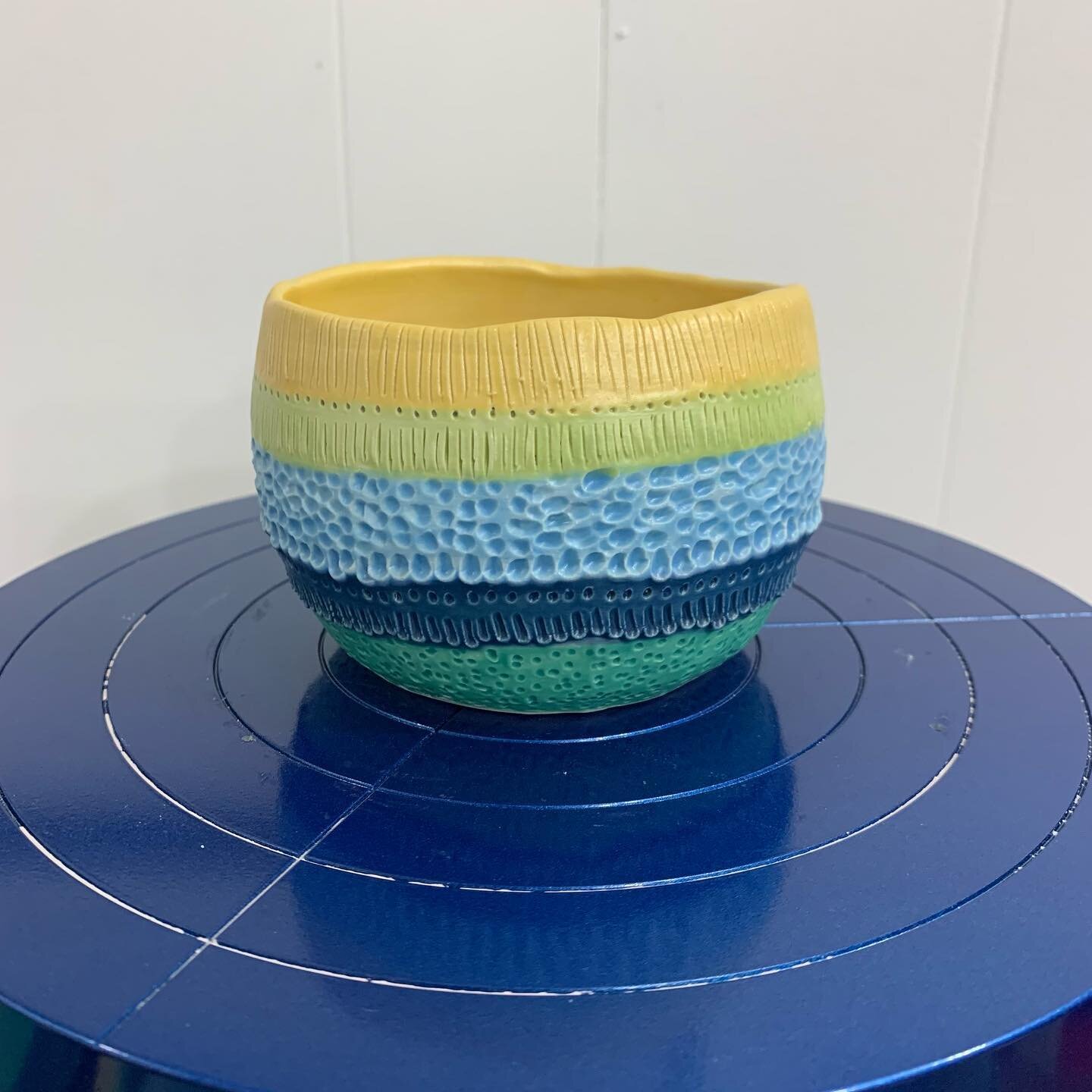 3 happy little pots.

#texture #kitchen #kitchendesign #interiordesign #wheelthrown #pinchpot #wheelthrownpottery #wheelthrownceramics #porcelain #pottery #ceramics #colorful #ceramicist #ceramicsofinstagram #clay #handmade #handmadeinct #connecticut