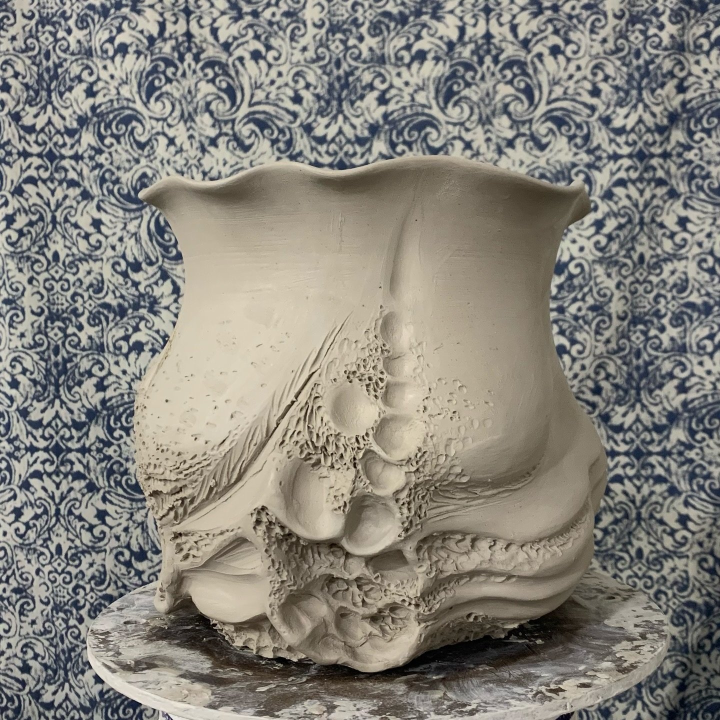 Surface development. (Wheel thrown and altered, porcelain) Part of a sculptural series.

#clay #clayartist #inthestudio #wheelthrowing #potterywheel #transformation #ceramics #wheelthrown #dailyart #artprocess #claylife #loveclay #wip #wipart #workin