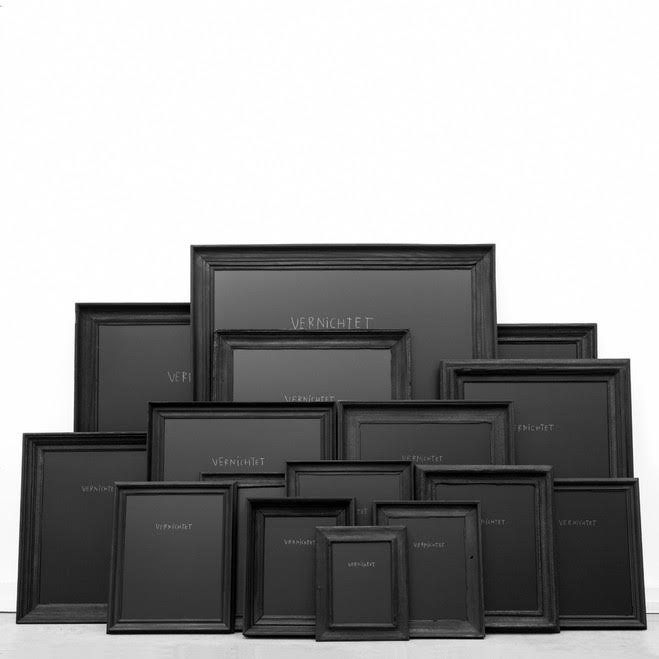 Raphaël Denis, Vernichtet, 2015 Installation, cadres anciens brûlés, graphite sur mdf —Courtesy of the artist &amp; Galerie Sator, Paris