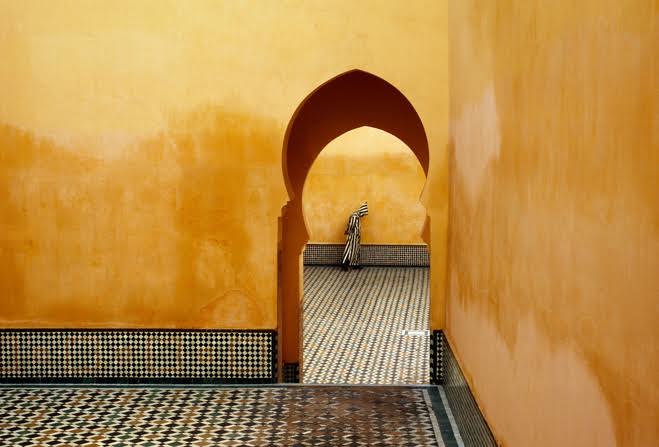 Bruno Barbey, Mausolée de Moulay Ismaïl, Meknes, Maroc, 1985 © Bruno Barbey / Magnum Photos