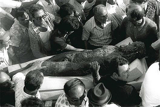 Il ritrovamento delle statue il 16 agosto 1972