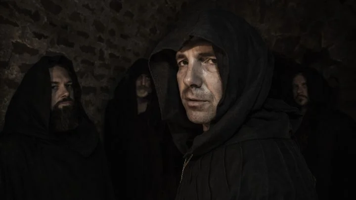 Sunn O))) ajoute aux canons du drone metal ceux inspirés par Kannon, la déesse de la compassion