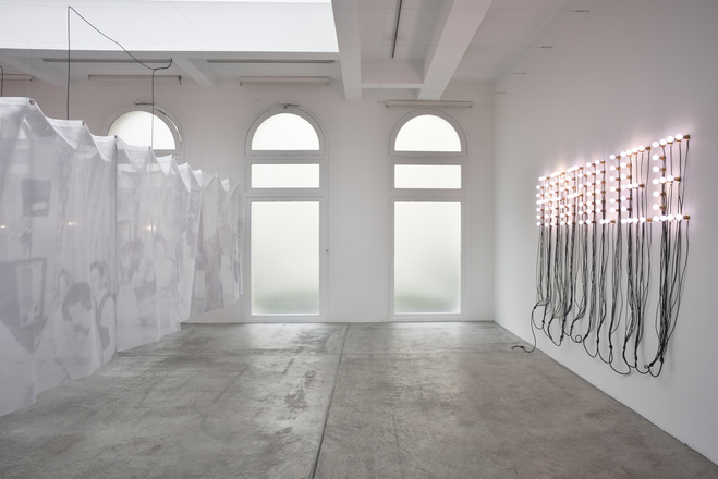 Christian Boltanski , vue de l’exposition Faire-part, Galerie Marian Goodman, 2015 Courtesy of the artist & Marian Goodman Gallery, Paris — Photo © Rebecca Fanuele
