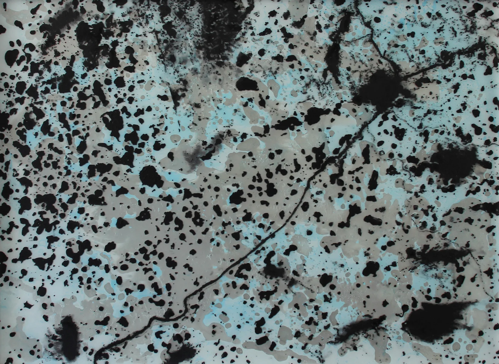 Jean-Marc Cerino -&nbsp;Champ de bataille sous la neige, vue verticale, 80, 2015 huile sur verre, huile, acrylique irradiante et peinture synthétique à la bombe , 81 x 108 cm