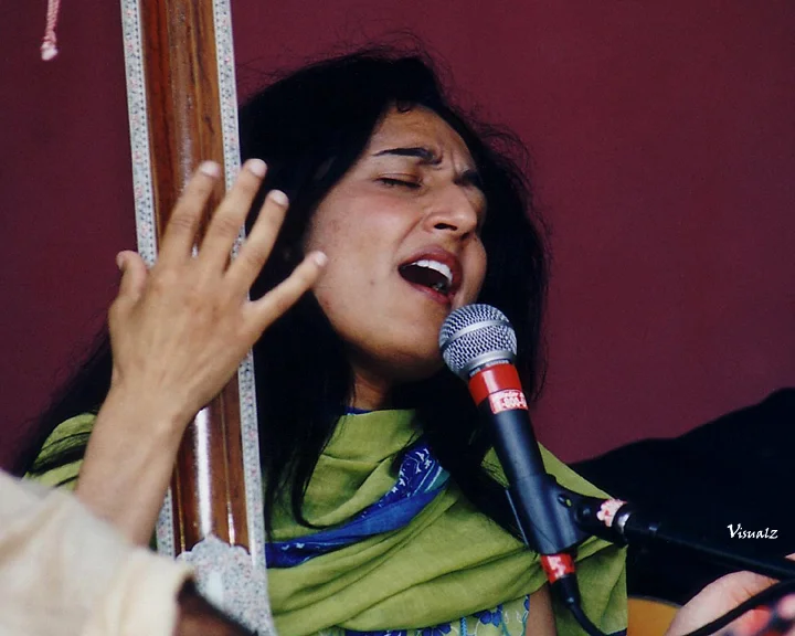 Kiran Ahluwalia & Tinariwen rapprochent blues touareg et ghazal indien