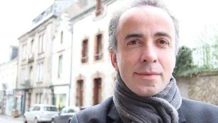 Stéphane Padovani : maintenir le langage pour ne pas disparaître au monde 