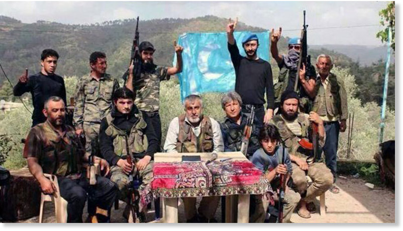 Alparslan Celik (au centre avec un béret bleu) — « Loup Gris »