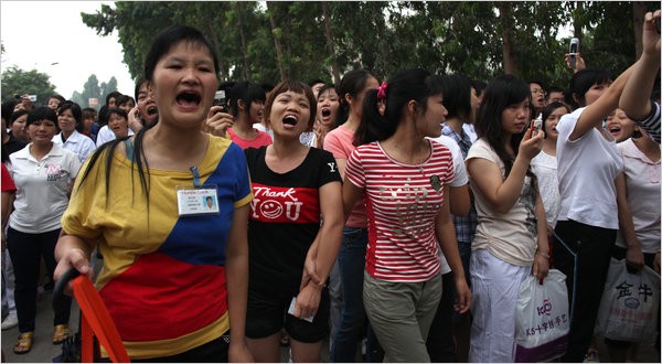 Ouvrières de l'usine Honda de Zhongshan en grève, juin 2010. Photo Ariana Lindquist pour The New York Times.