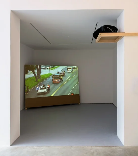 Vue de l’exposition Jordi Colomer, X-Ville, galerie Michel Rein, Paris, 2016  Photographie : Florian Kleinefenn, courtesy de l’artiste et Michel Rein, Paris