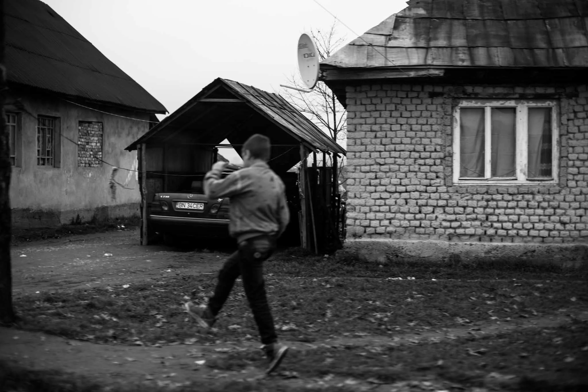 En entrant dans Čičov, par Sébastien Ménard 