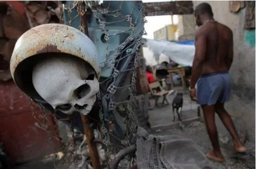 La femme qui avait perdu son âme (on soupçonne l'Amérique de lui avoir volée)