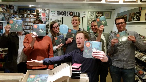 Au premier plan, Doug Shipton au centre.