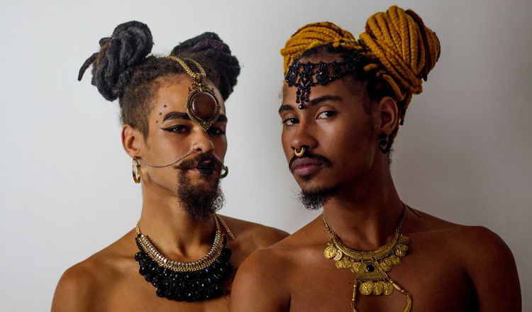 Les dieux ont déclaré la guerre à la normalité !