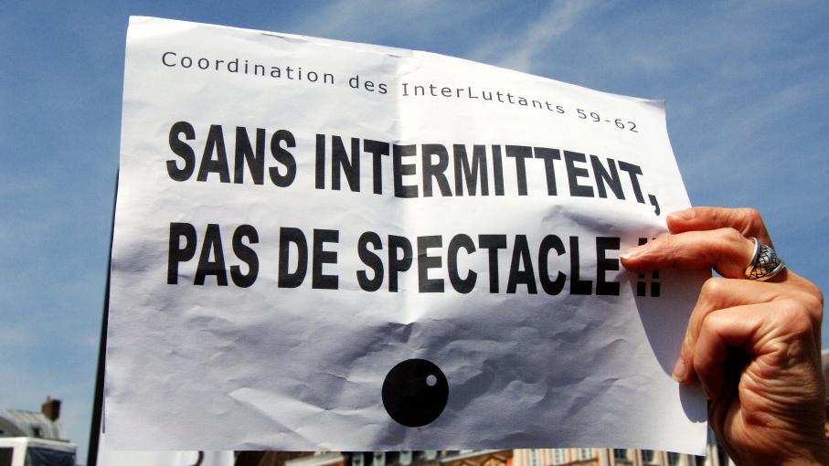 Pourquoi les intermittents du spectacle sont-ils debout ? Explication