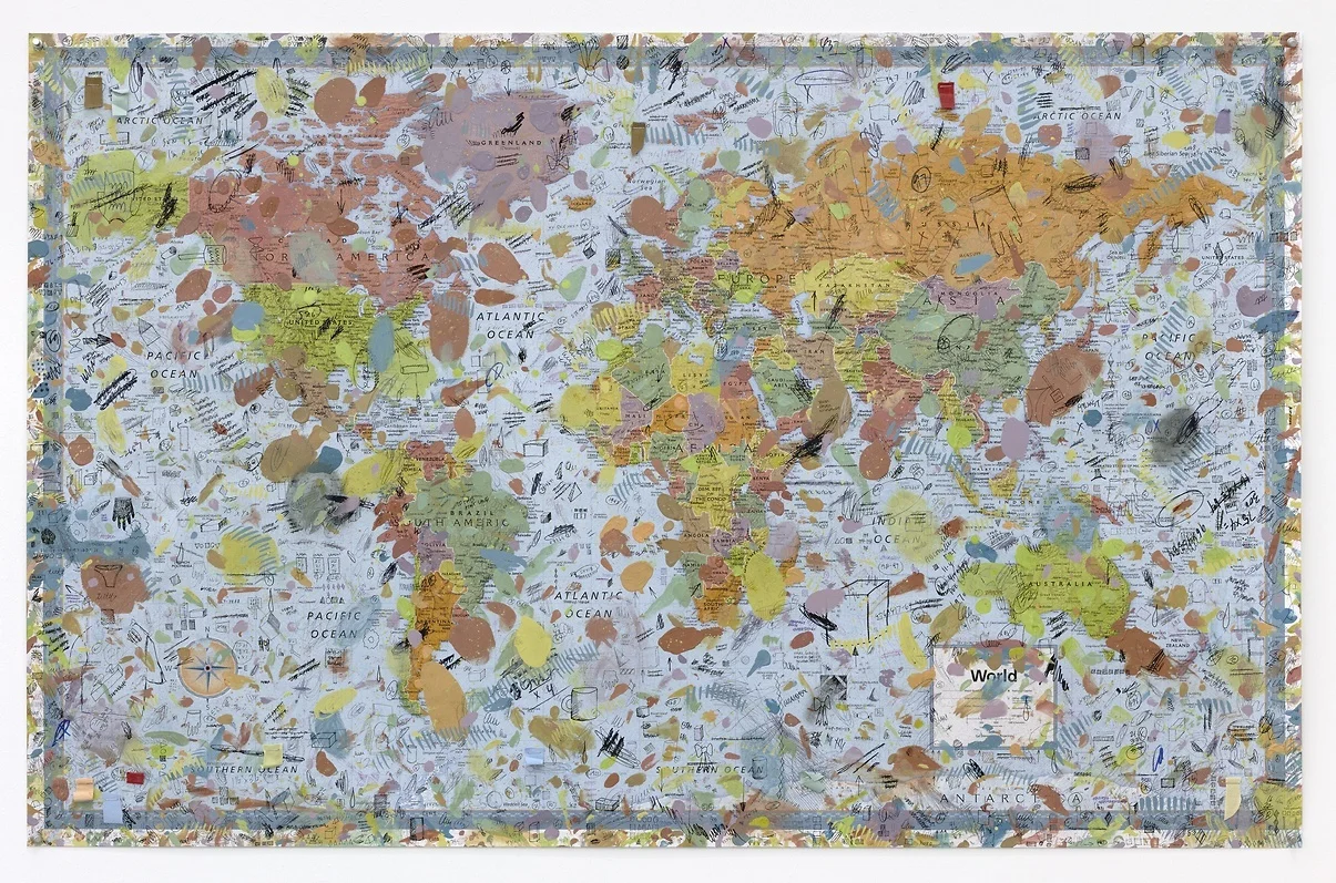 Amanda Ross-Ho, World Map Dropcloth, 2016 Impression sur toile, peinture acrylique, techniques mixtes — 393,7 ×&nbsp;259,1 cm Courtesy of the artist &amp; Galerie Praz-Delavallade, Paris/Bruxelles