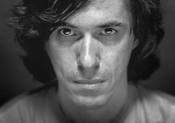 "Orbitor", le lecteur, tel un sarcopte creusant des sillons dans sa peau de vieille lumière 