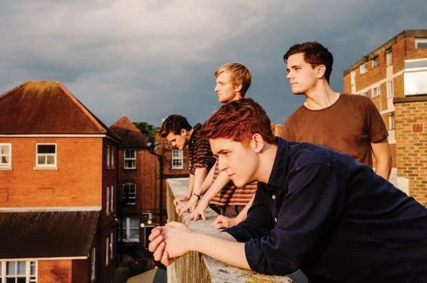 La pop barrée avant garde d'Adult Jazz fait du bien aux neurones