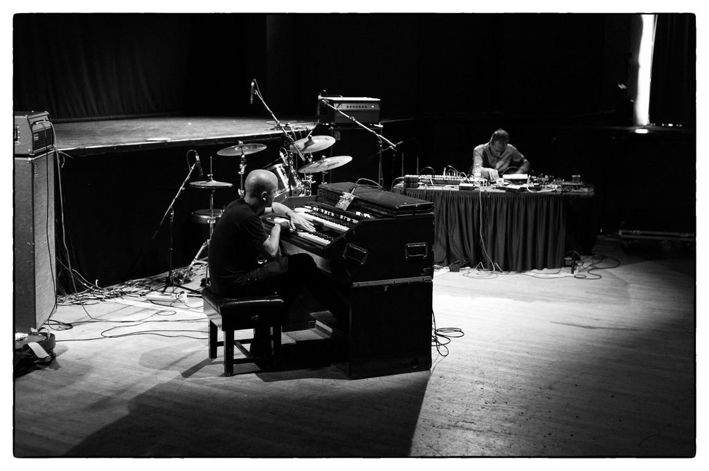 Jazz no jazz, techno no techno : Oren Ambarchi & Johan Berthling
