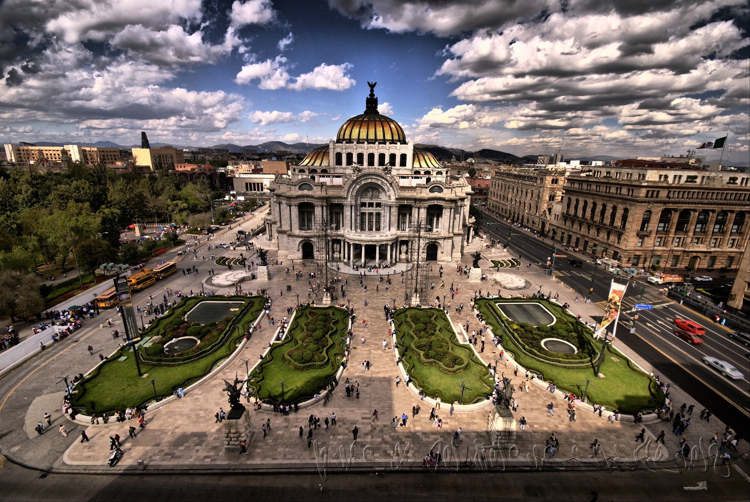 Fantasmagorie transcontinentale entre Paris et Mexico mises sur un même plan