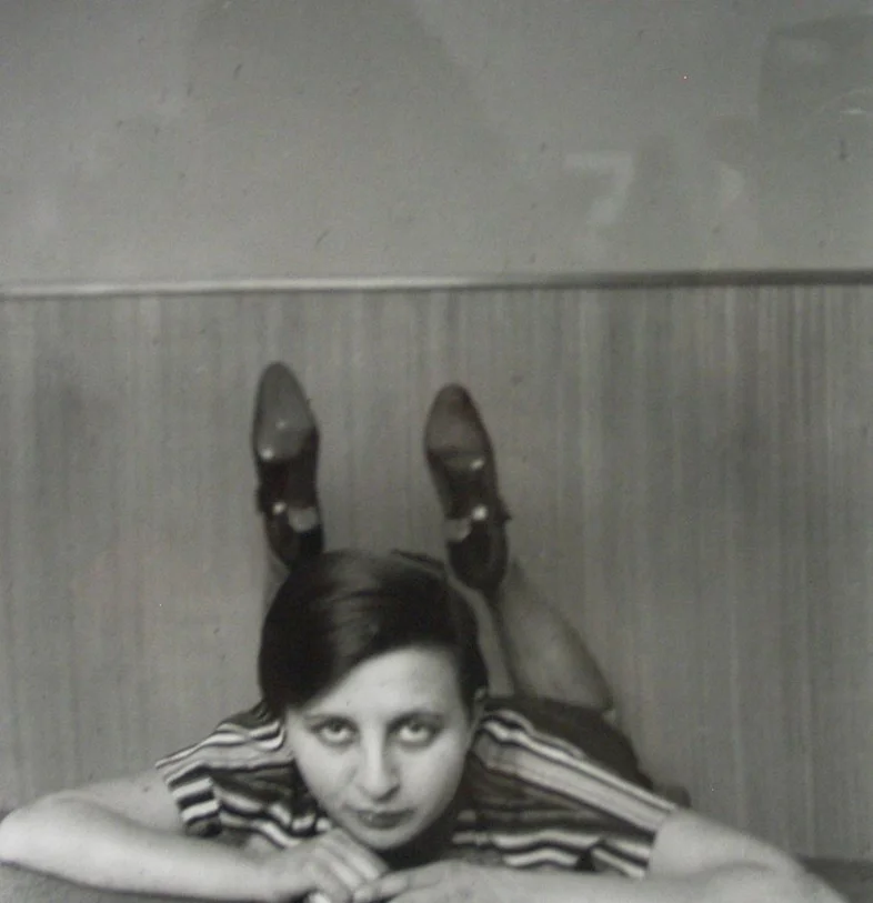 Gertrud Arndt, Autoportrait dans l’atelier, Bauhaus Dessau, c.1926 © Bauhaus-Archiv Berlin / ADAGP, Paris 2015