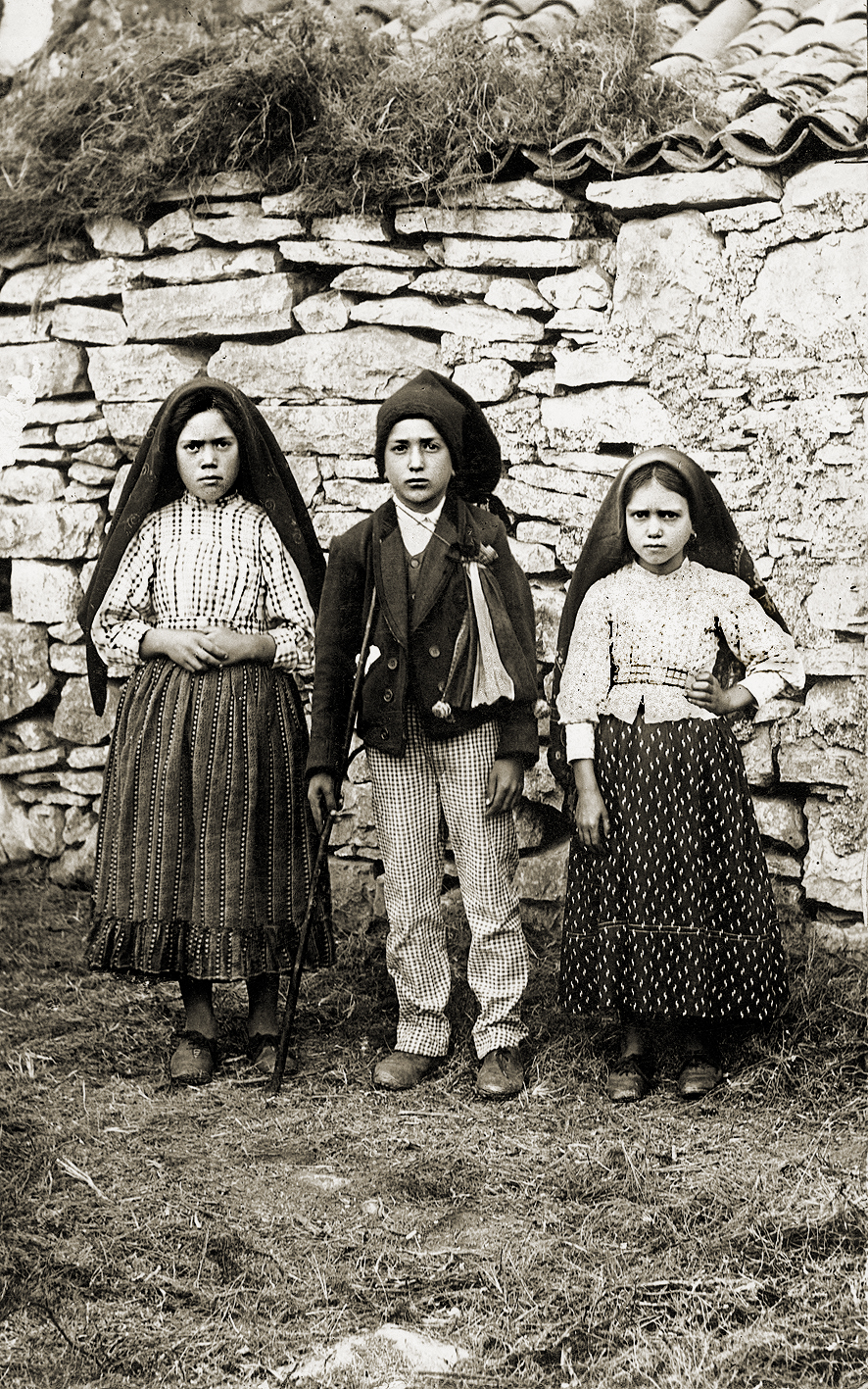 Les trois enfants qui avaient vu la vierge à Fatima.