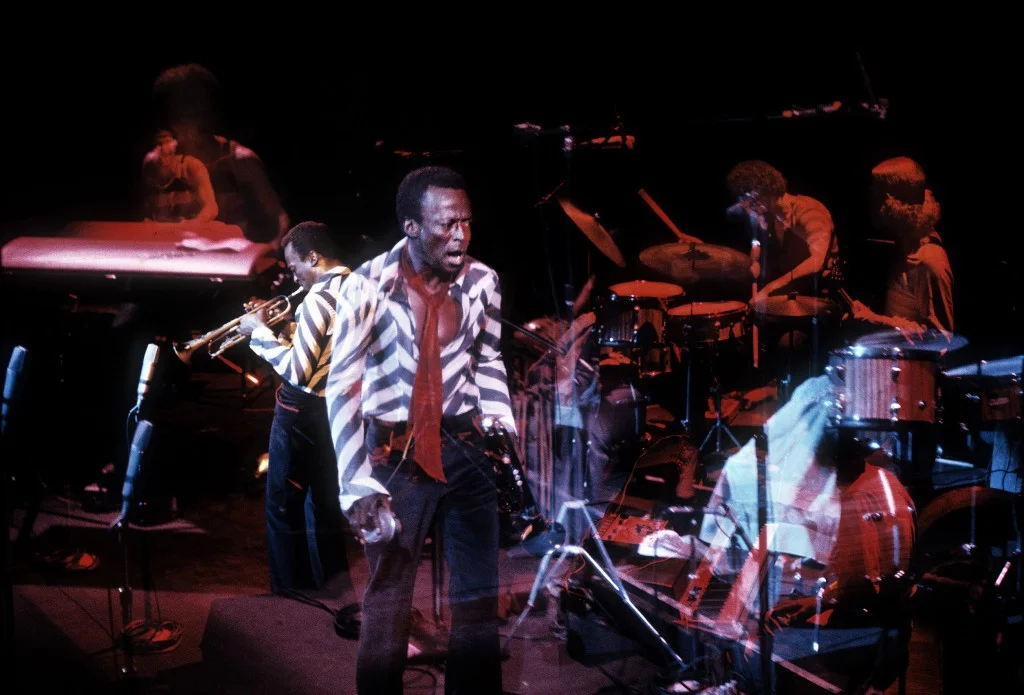 Miles arpente les rues de New York… On The Corner 