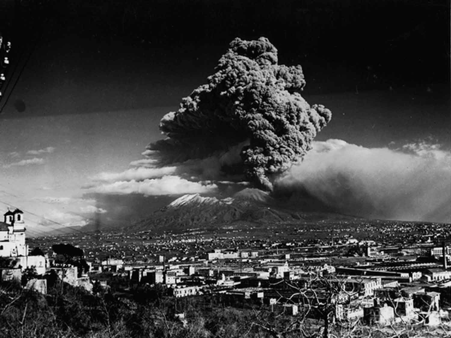 Malaparte à Naples : open up and bleeding 