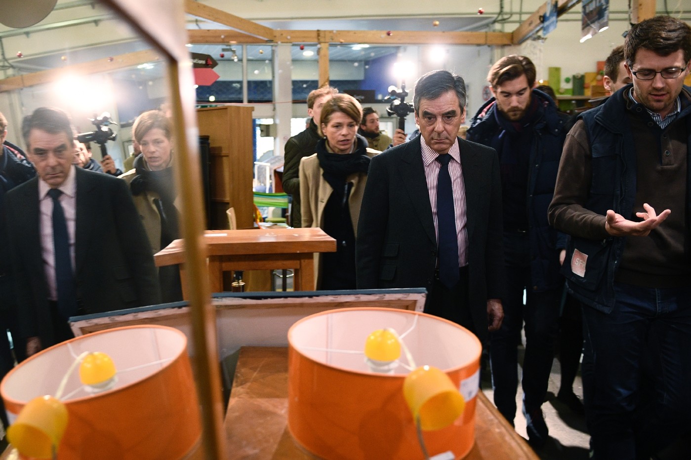 Fillon visite les pauvres