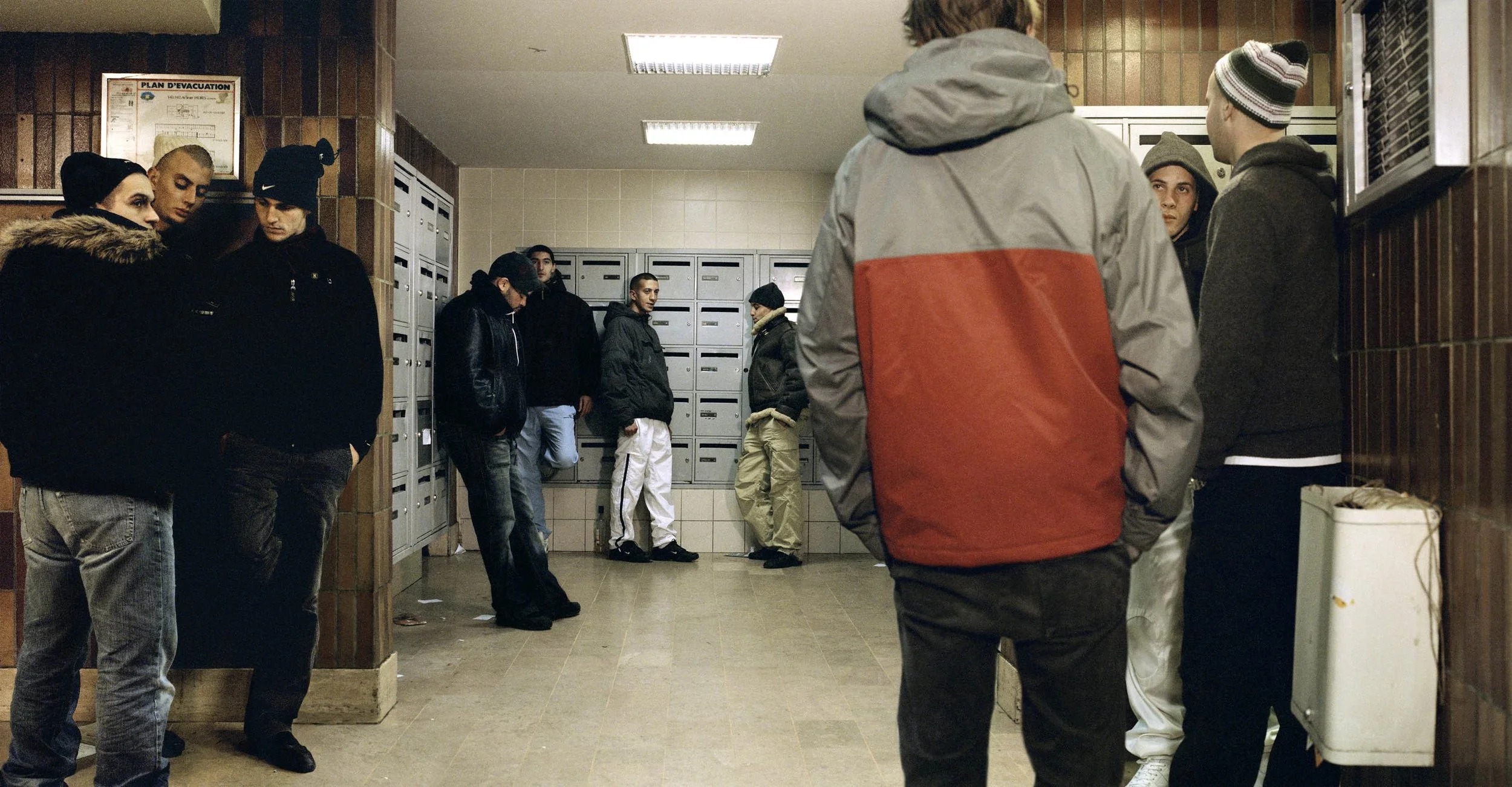 Photo Mohamed Bourouissa - Série Périphérique :&nbsp;Carré rouge